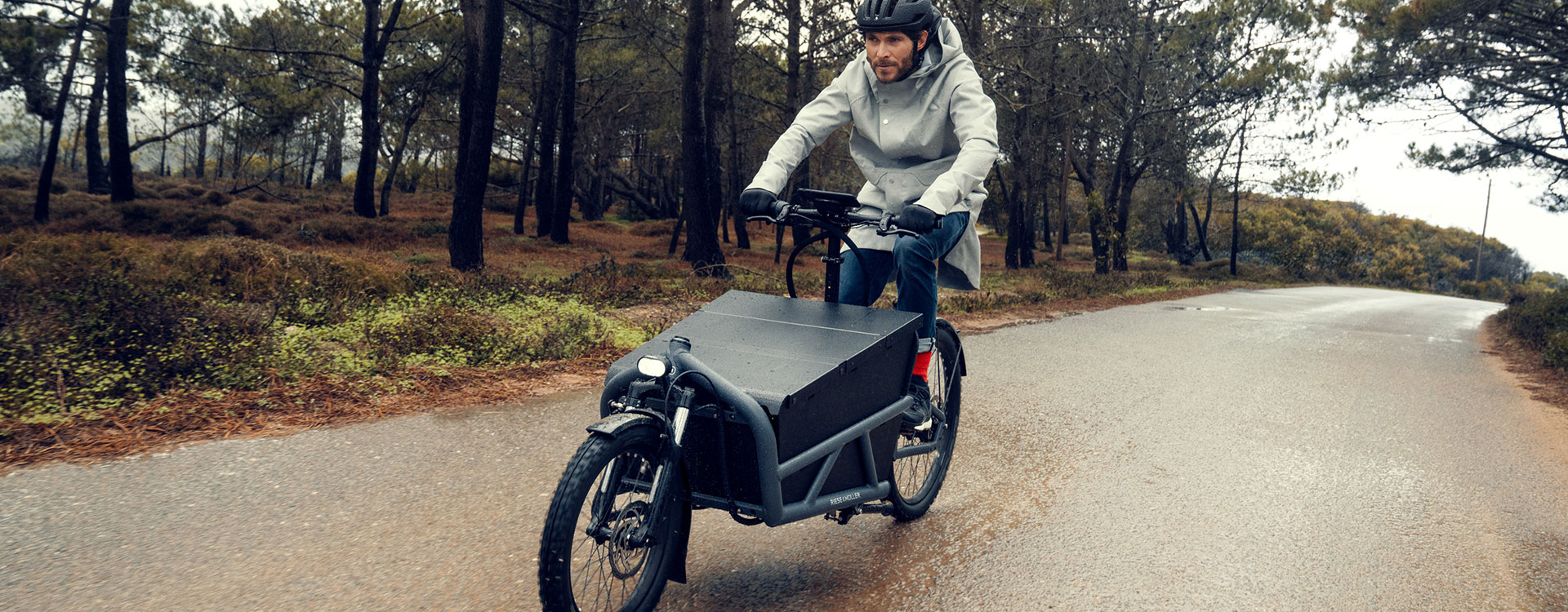 Riese & Müller Load 60 - Premium e-bike - Elan Bikes - Elektrische bakfiets in de natuur